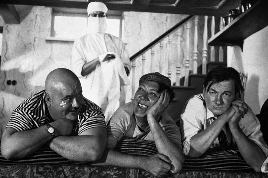 Евгений Моргунов, Юрий Никулин и Георгий Вицин (слева направо) в фильме «Кавказская пленница, или Новые приключения Шурика», 1966 год