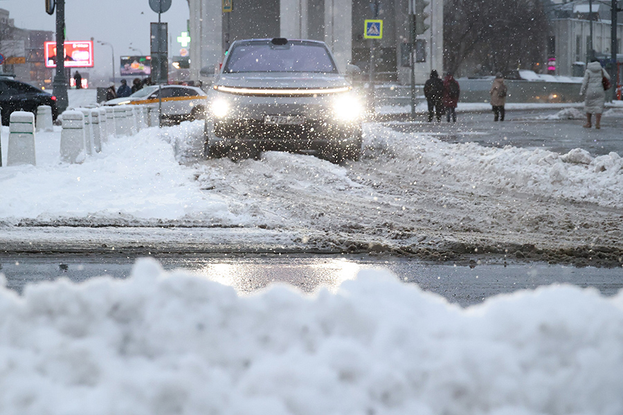 В столичном Дептрансе посоветовали москвичам отменить поездки на автомобилях или отложить их на время после 20:00.