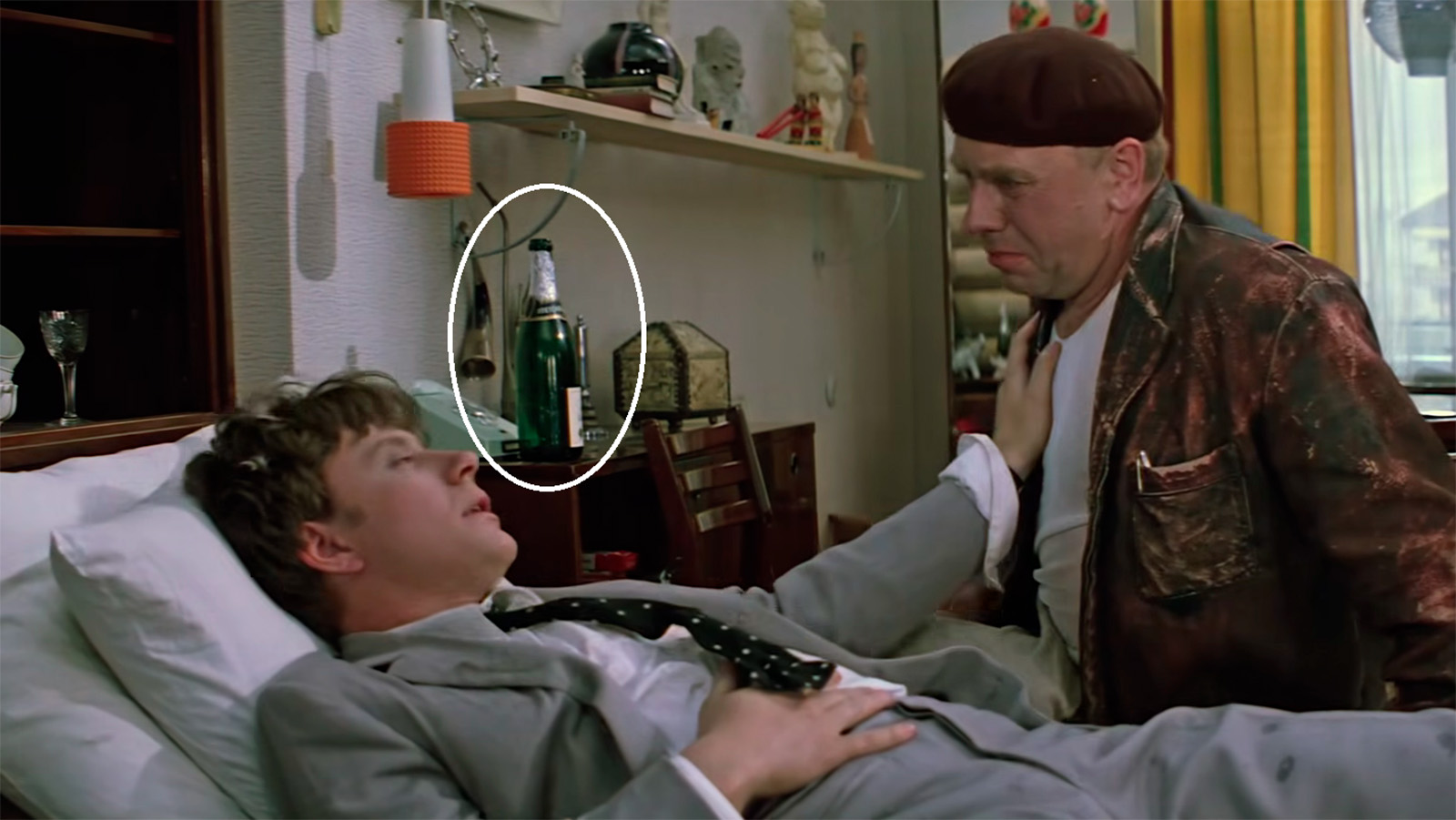 Кадр из фильма «Бриллиантовая рука» (1968) режиссера Леонида Гайдая