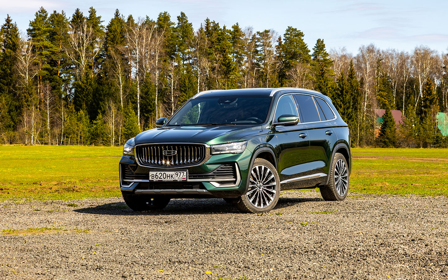 Geely Monjaro выглядит обычным: снаружи это солидный, спокойный и холеный &laquo;европеец&raquo;