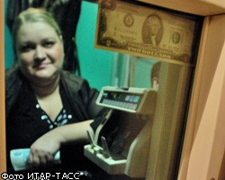 Курс доллара к рублю взлетел на 40 копеек 