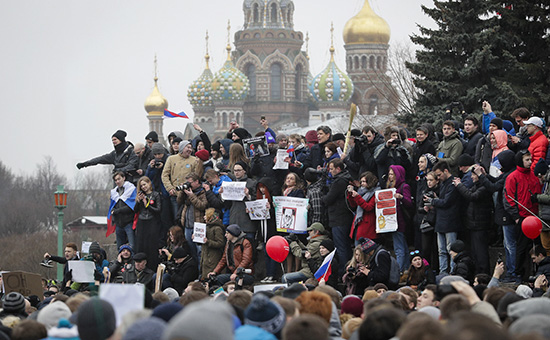 Участники акции против коррупции в Санкт-Петербурге. 26 марта 2017 года


