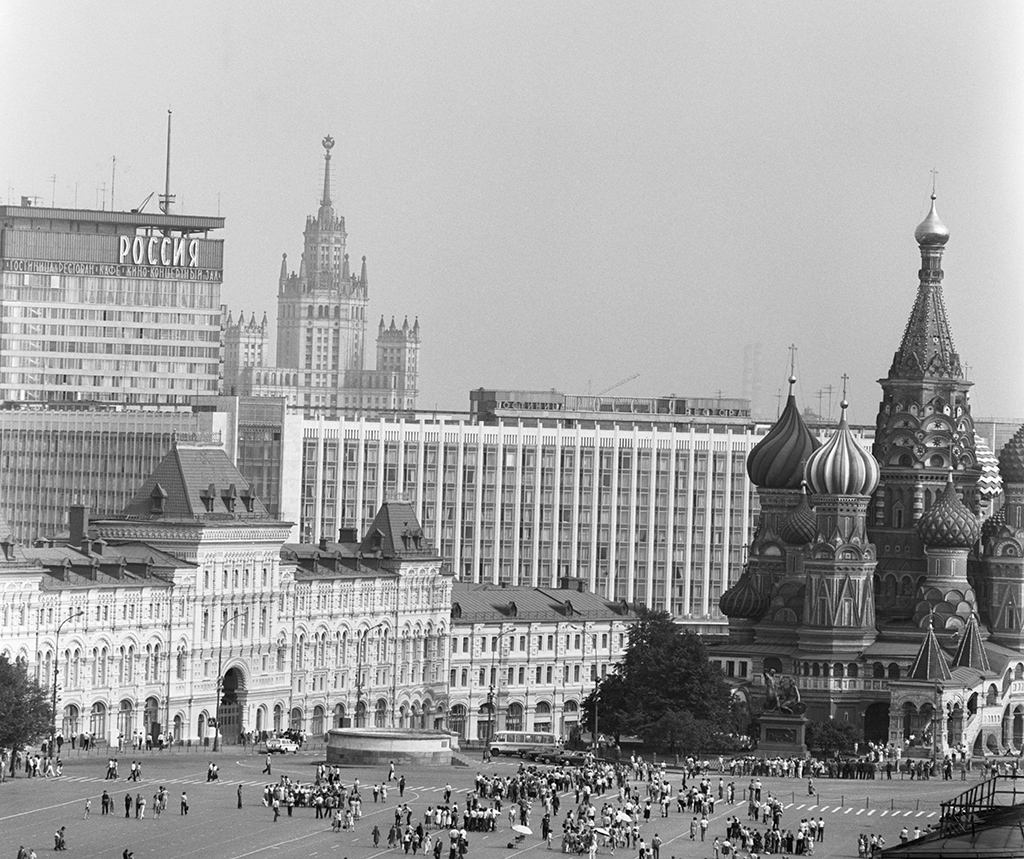 Вид на Красную площадь и гостиницу &laquo;Россия&raquo;. 1985 год
