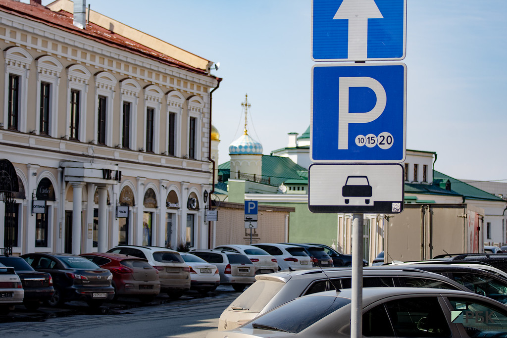 В Казани приостановили создание новых платных парковок