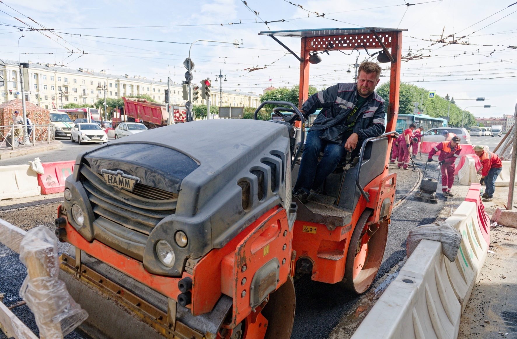 В нескольких районах Петербурга вводят длительные ограничения движения — РБК