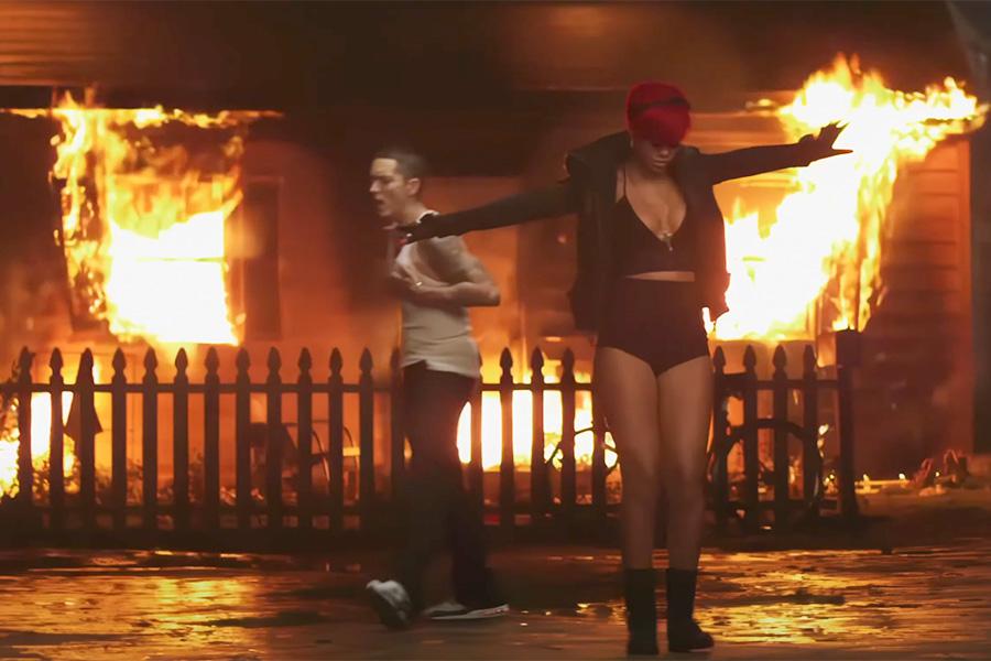 Рианна и Eminem в клипе на песню Love The Way You Lie