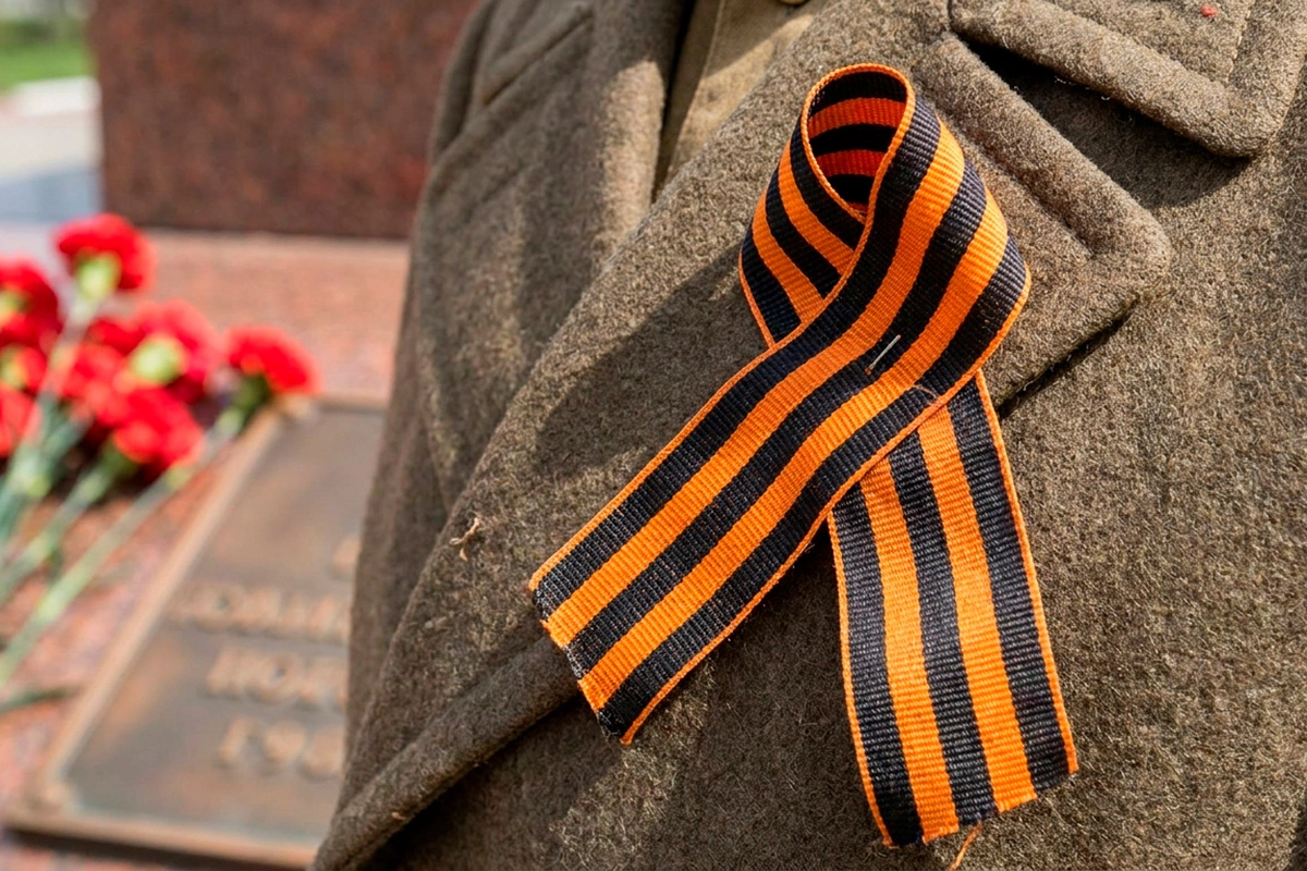 Понятные примеры и фото: как можно и нельзя носить георгиевскую ленточку