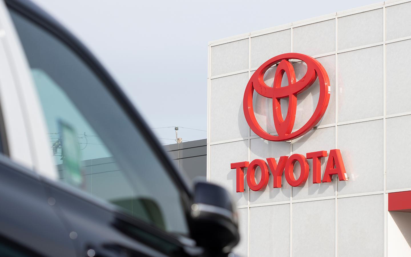 Toyota зарегистрировала в России товарные знаки Hilux и Sequoia
