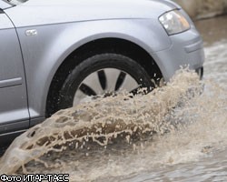 На Владивосток обрушился ливень, затоплены дороги
