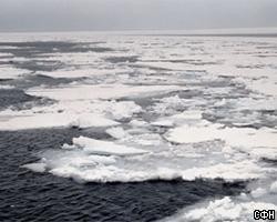 На Сахалине оторвавшаяся льдина унесла рыбаков в море