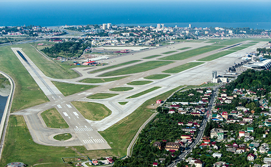 Вид на ВПП аэропорта в Сочи


