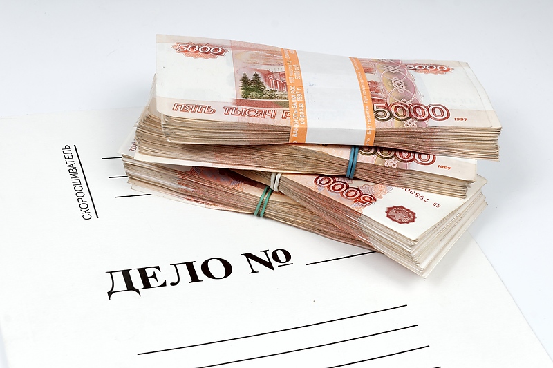 Пойманный с поличным сотрудник МВД получил 400 тыс. рублей взятки