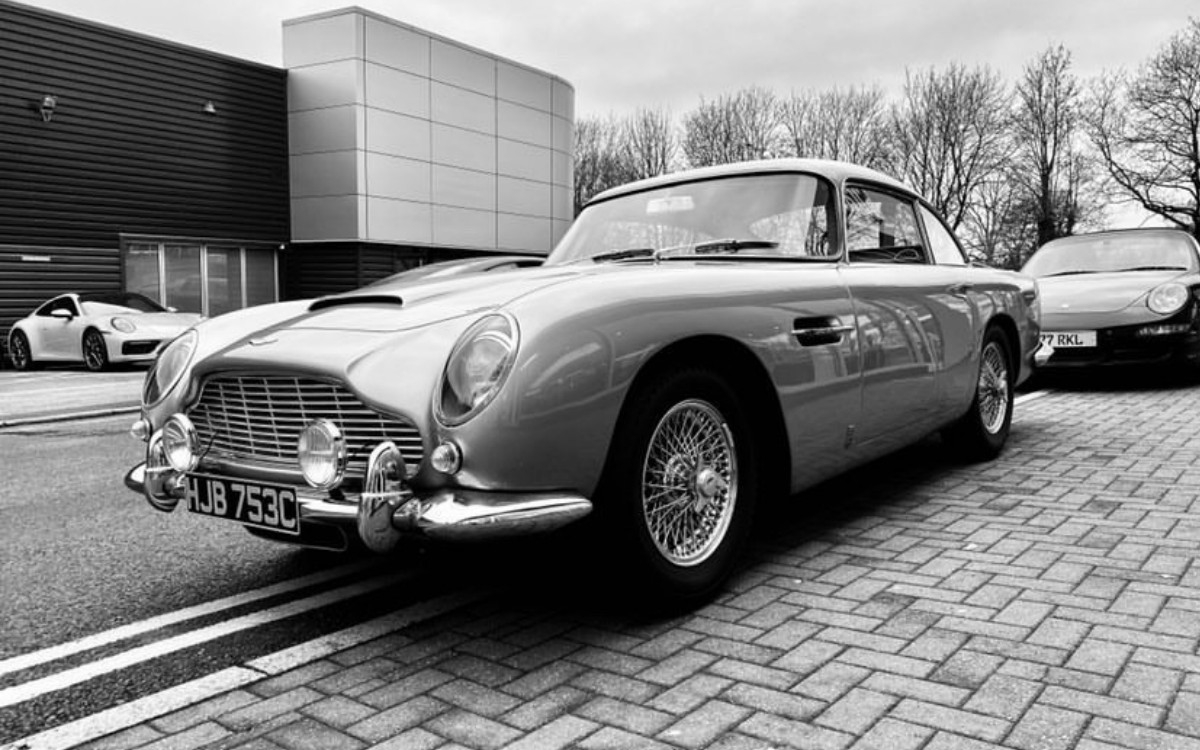 В Великобритании угнали редкий «бондовский» Aston Martin DB5