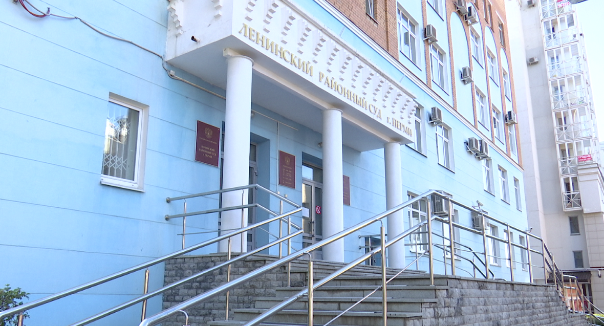 Экс-директор гимназии №17 в Перми оспаривает свое увольнение в суде