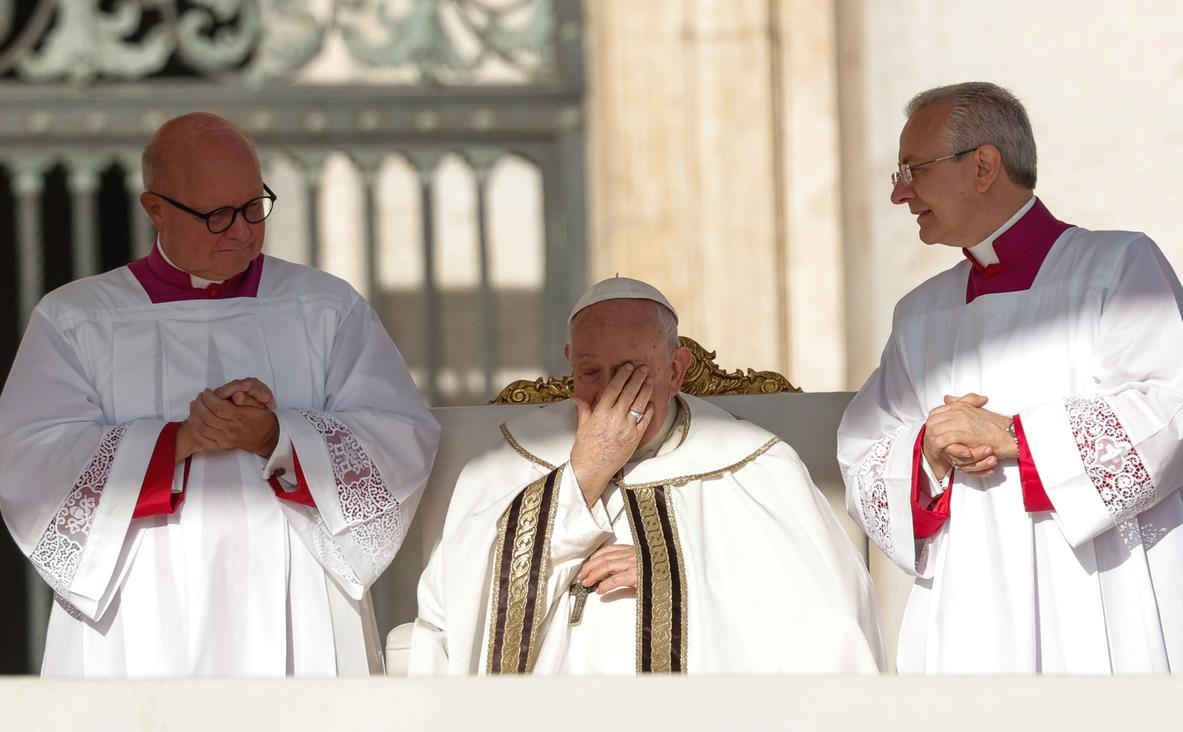 Папа Римский разрешил священникам благословлять однополые пары — РБК