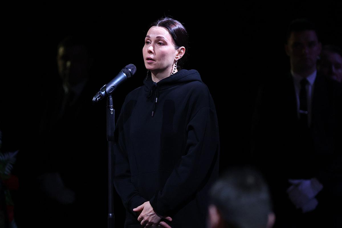 Александра Урсуляк во время прощания с актрисой Верой Алентовой в Московском драматическом театре имени А. С. Пушкина