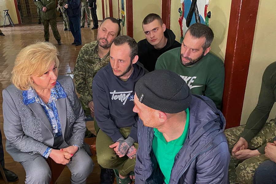 Татьяна Москалькова во время посещения мест содержания пленных украинских военных в Крыму