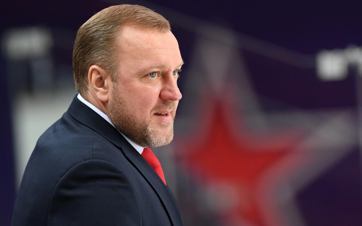 Клуб КХЛ решил сменить тренера после неудачного сезона