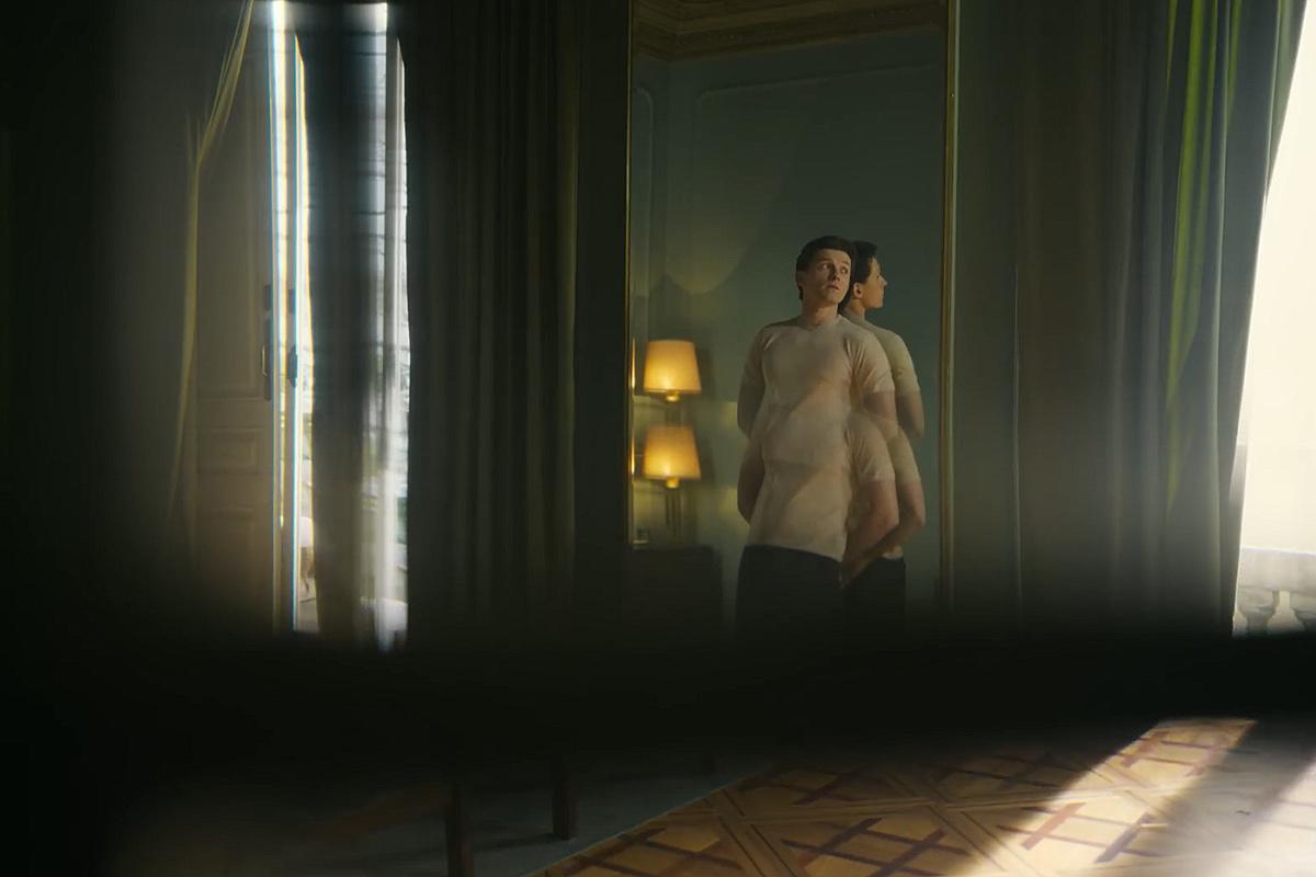 Том Холланд, кадр из рекламного ролика парфюма Paradigme, Prada