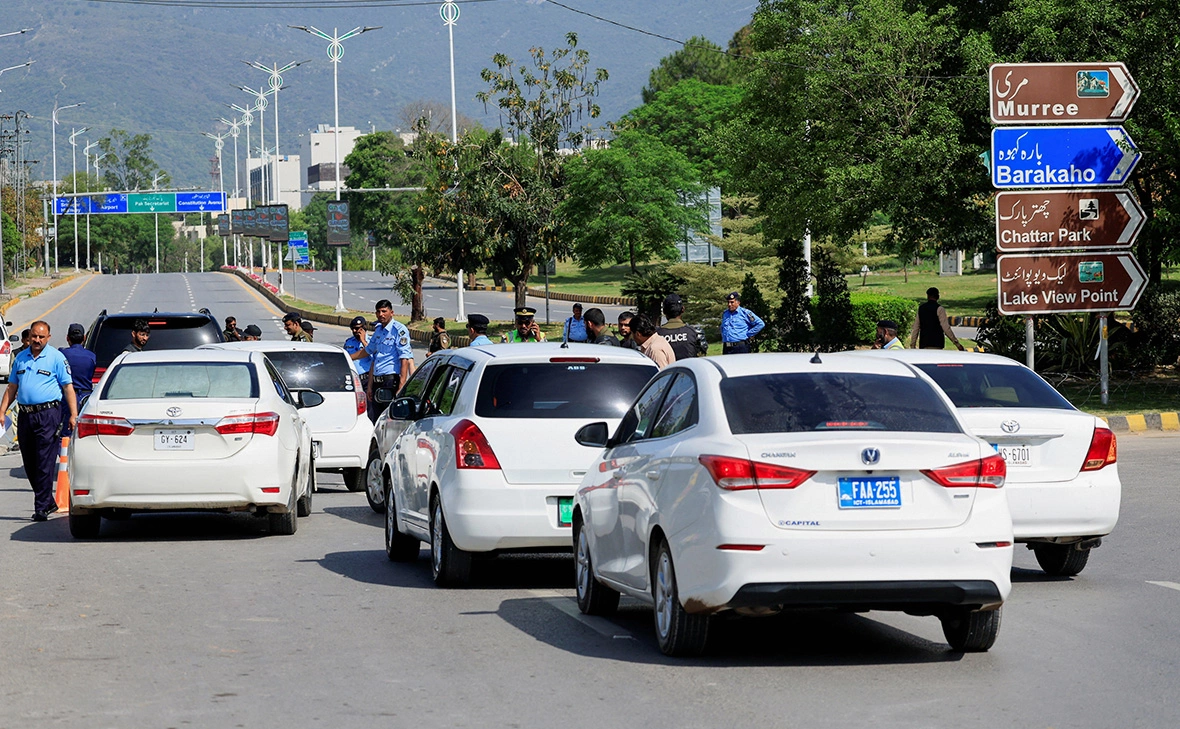 Akhtar Soomro / Reuters