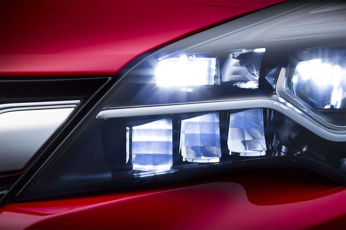 Новая Opel Astra получит светодиодные матричные фары