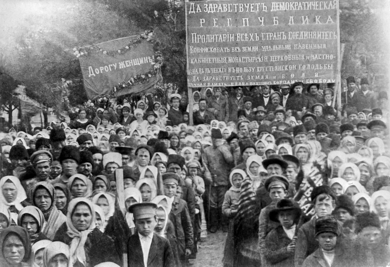 Демонстрация крестьян в поддержку февральской революции в 1917