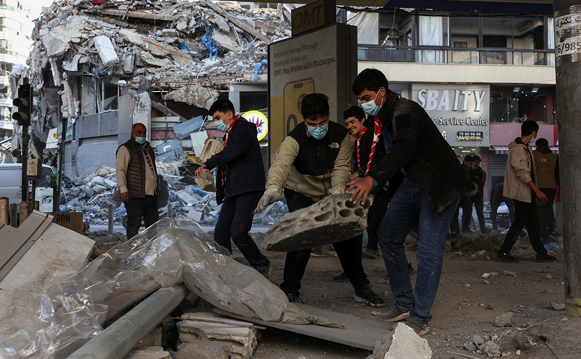 Mohamed Azakir / Reuters