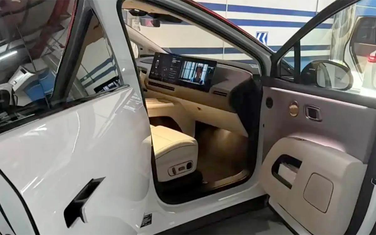 В Сети появились фото салона новой модели Li Auto. Это не «гибрид»