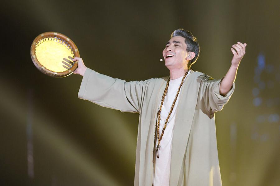 Певец Шохрух Ганиев, представляющий Узбекистан на Международном музыкальном конкурсе «Интервидение» 2025, в концертном зале «Live Арена»