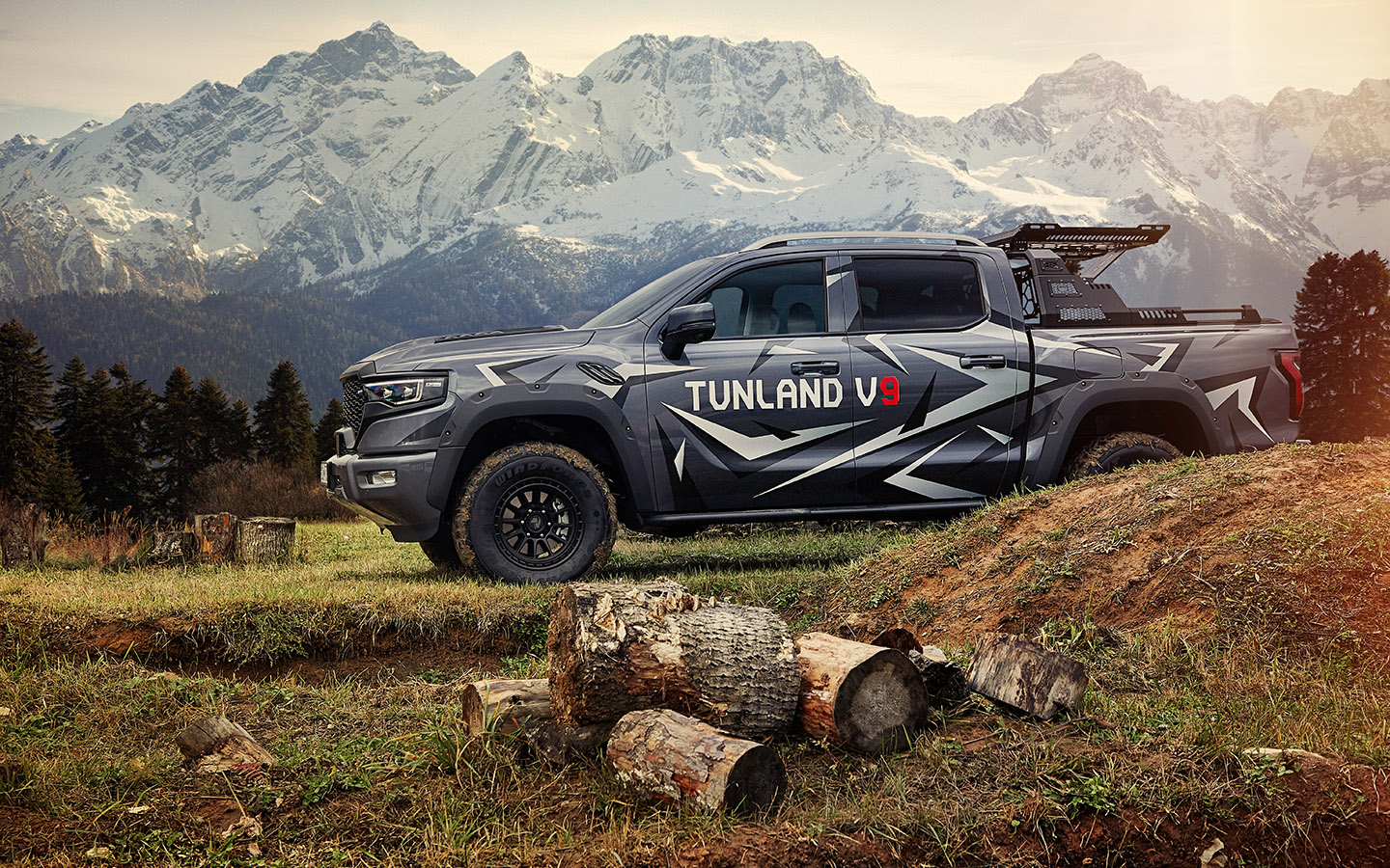 Ранее в России Foton Tunland V9 был представлен лишь с дизельным мотором. А в обозримом будущем на рынке появится и гибридная модификация.