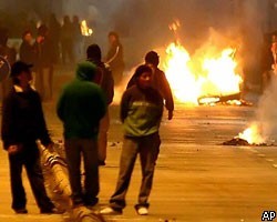 В Греции экстремисты сожгли несколько посольских автомобилей 