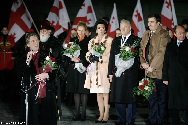 Власти Грузии отказались отмечать годовщину "революции роз"