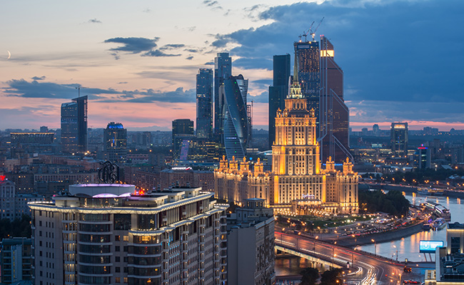 Вид на Новый Арбат, гостиницу &laquo;Украина&raquo; и ММДЦ &laquo;Москва-Сити&raquo;
