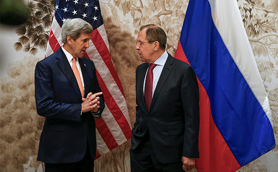 Госсекретарь США Джон Керри и министр иностранных дел России Сергей Лавров (слева направо)


