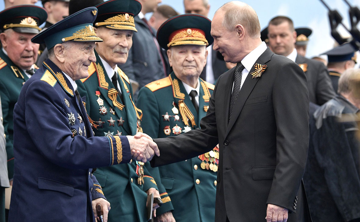 Владимир Путин с&nbsp;ветеранами Великой Отечественной войны