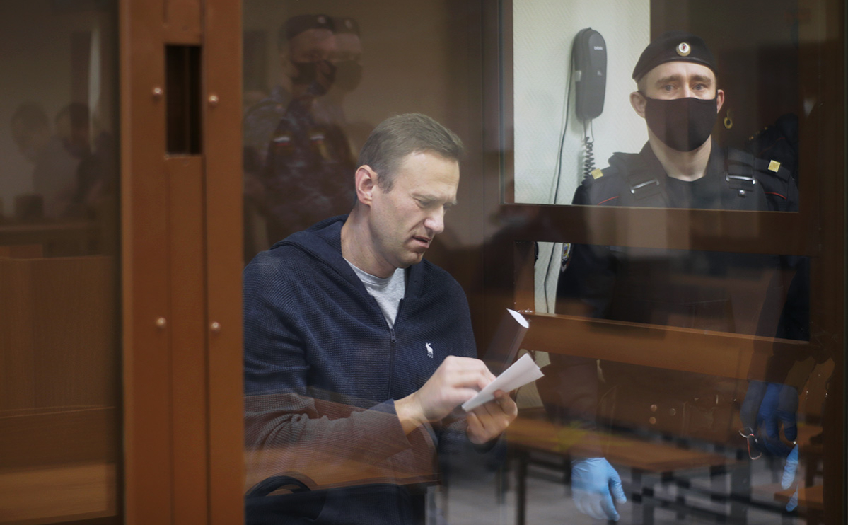 Алексей Навальный во время рассмотрения дела о клевете в отношении ветерана Великой Отечественной войны Игната Артеменко