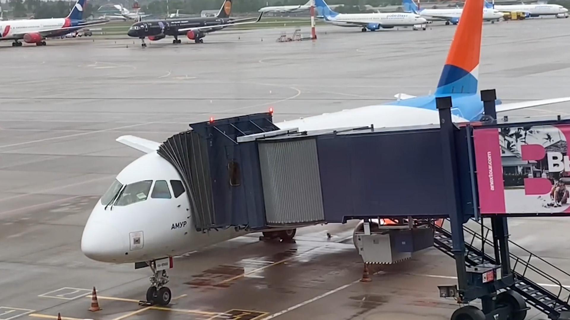 Как выглядел вылет первого за 4 года рейса из Москвы в Тбилиси. Видео