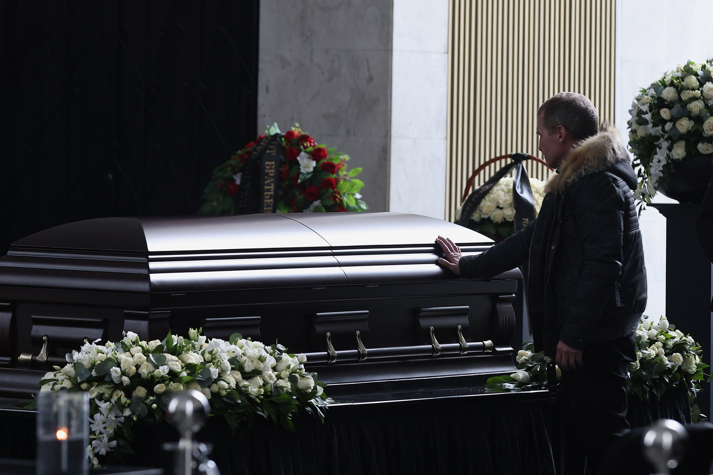 Знакомый экс-главы «Уралкалия» Алексей Дозорцев назвал основной версией смерти бизнесмена &mdash; несчастный случай. Баумгертнер ходил в походы в район Писсури, а в день его исчезновения была ветреная и дождливая погода.