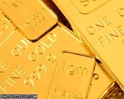 Цены на золото рухнули за день более чем на 100 долл.