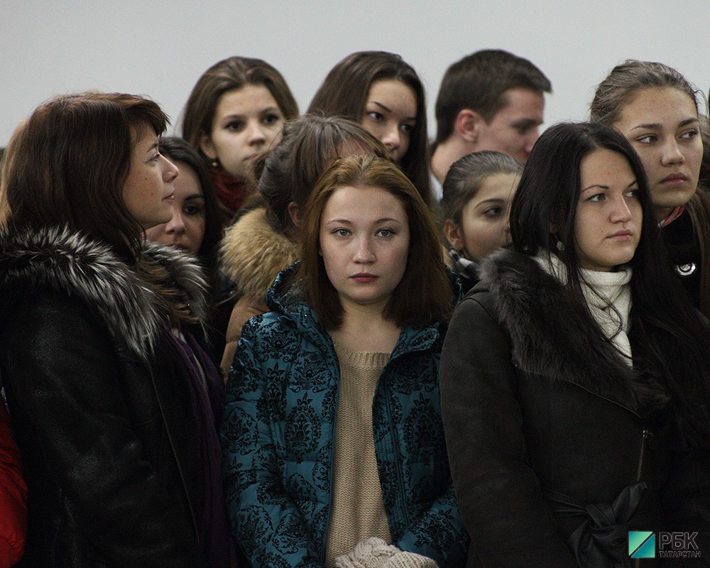 Акция КФУ в честь памяти погибших в казанской авиакатастрофе.