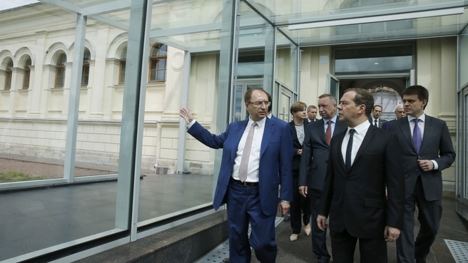 Ректор СПбГУ Николай Кропачев (слева) и премьер-министр России Дмитирий Медведев