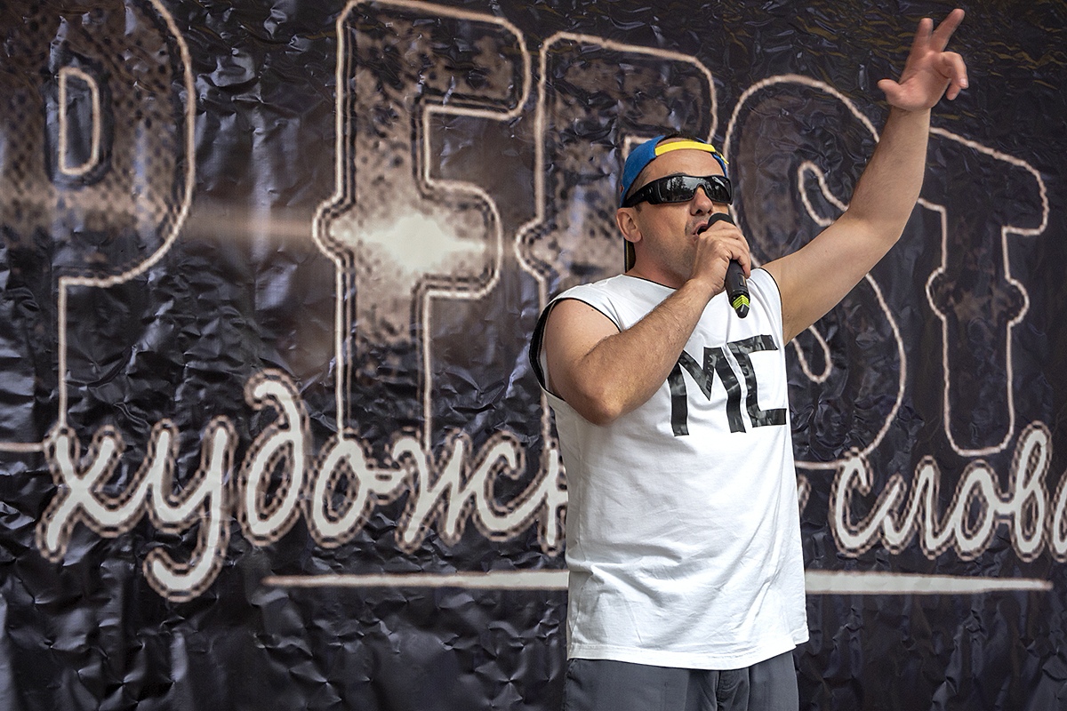 Евгений Лебедев в Дзержинском районе в 2017 году организовал рэп-фестиваль и выступил на нем