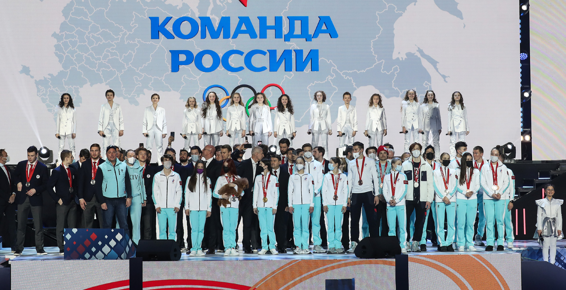 Как медалистов Олимпиады встретили в Москве. Фоторепортаж