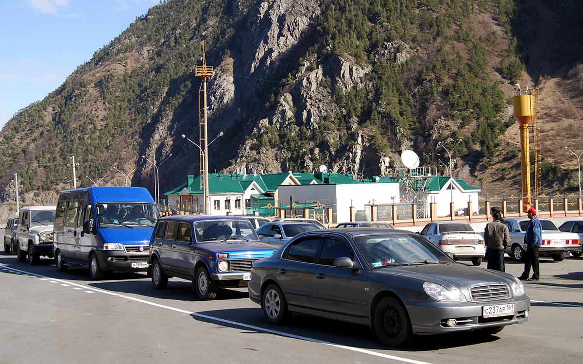 На границе с Грузией ФТС зафиксировала очередь из 1715 машин