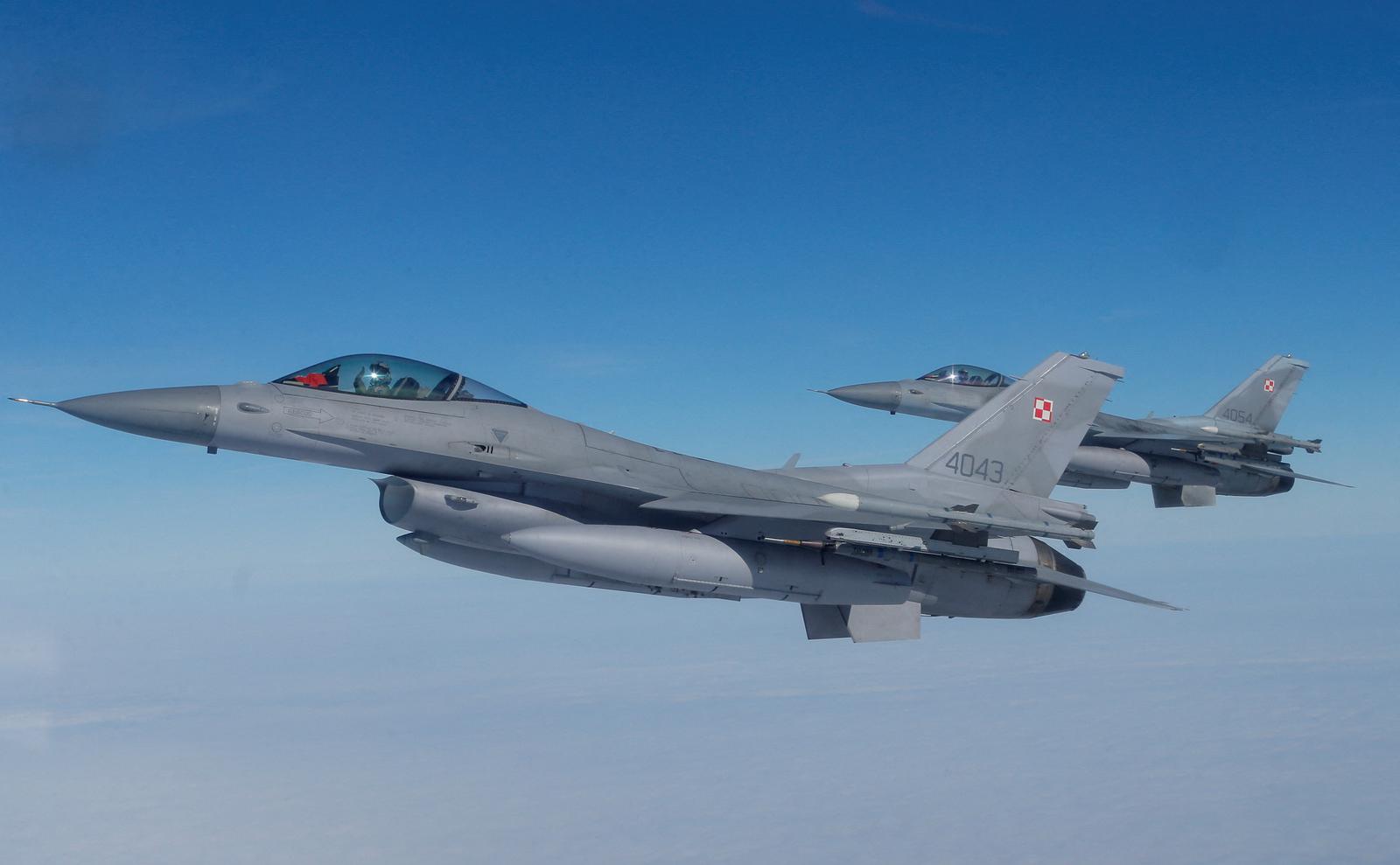 Лондон и Амстердам договорились создать коалицию для поставок F-16 Киеву"/>













