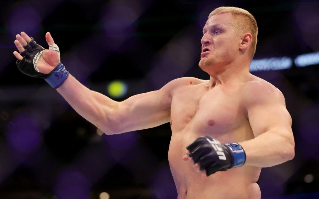 Российский боец поднялся на первое место рейтинга UFC в тяжелом весе