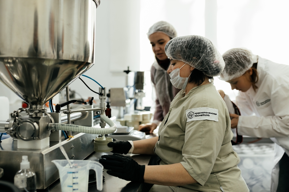 &laquo;Краснополянская косметика&raquo; является резидентом инновационного научно-технологический центр &laquo;Сириус&raquo; и ведет научные разработки.

&laquo;Мы в коллаборации с университетом недавно получили грант на разработку трех инновационных косметических средств, мы совместно с университетом изучаем химический состав двух растений, получаем из них экстракты, а из экстрактов &mdash; целевые вещества, которые показали очень хорошие результаты на тестах&raquo;, &mdash; рассказал сооснователь бренда Дмитрий Серов.