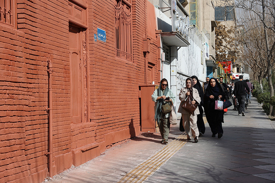 В Израиле ранее объявили чрезвычайное положение, граждан с помощью сирен уведомили о необходимости держаться близ укрытий. Утром в стране запретили образовательные мероприятия, собрания и работу в офисе, за исключением основных секторов.  США накануне объявили о вывозе части дипломатов и их семей из Израиля и рекомендовали своим гражданам воздержаться от поездок в страну. Великобритания отозвала сотрудников своего посольства в Иране, также рекомендовав гражданам соблюдать меры безопасности.