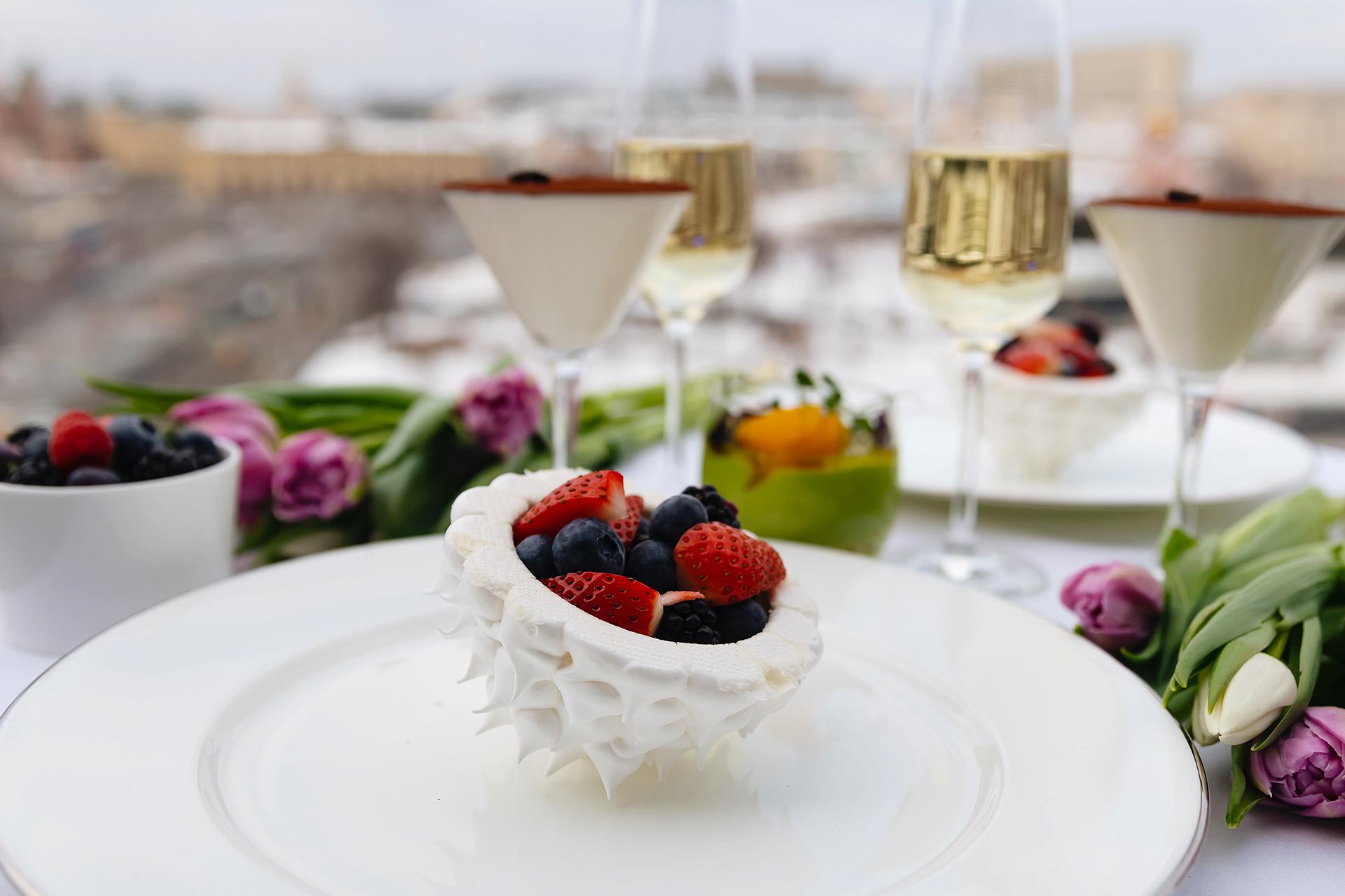 Десерт фрезье с клубникой в&nbsp;ресторане &laquo;Балчуг Кемпински&raquo;