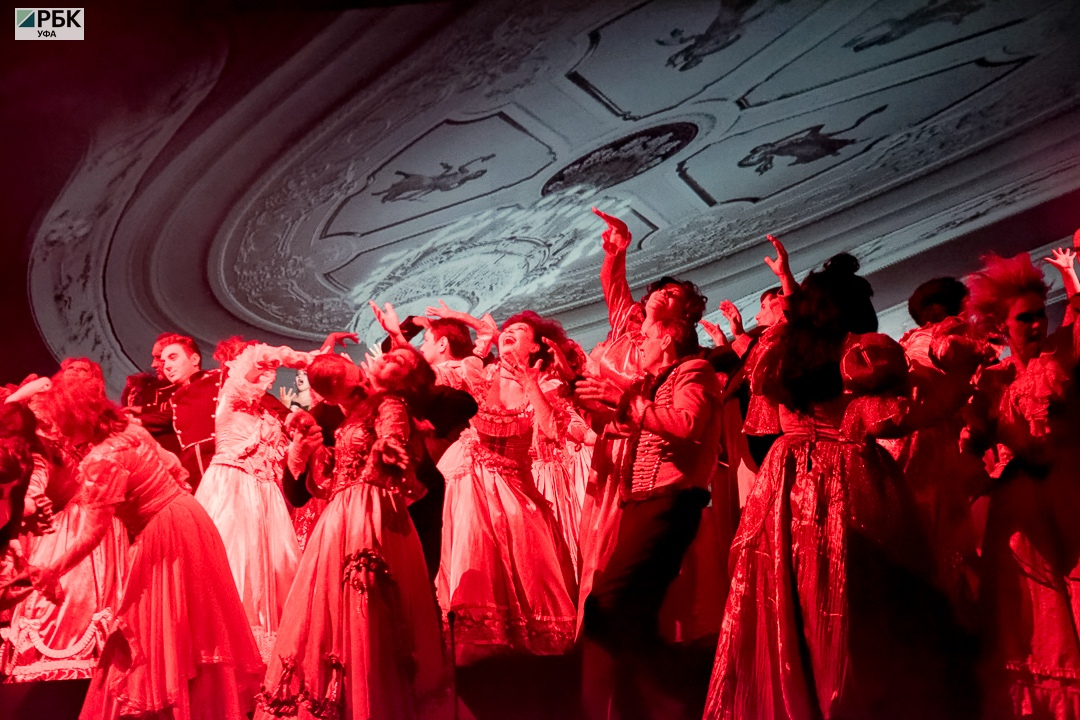 В Башкирском&nbsp;государственном&nbsp;театре оперы и балета с аншлагом прошло&nbsp;необычное для классической оперы представление&nbsp;&quot;Призраки оперы&quot;.

В&nbsp;музейных залах театра&nbsp;проводились&nbsp;экскурсии для всех желающих.&nbsp;
